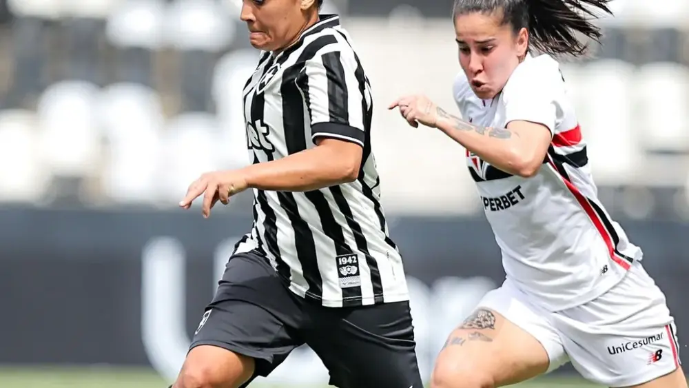 São Paulo goleia e divide liderança do Brasileirão Feminino com Corinthians