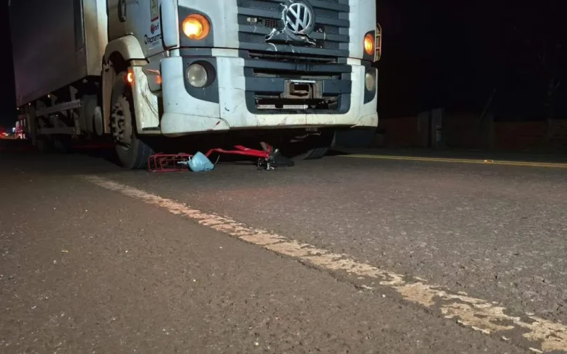 Ciclista indígena morre atropelada por caminhão em Dourados