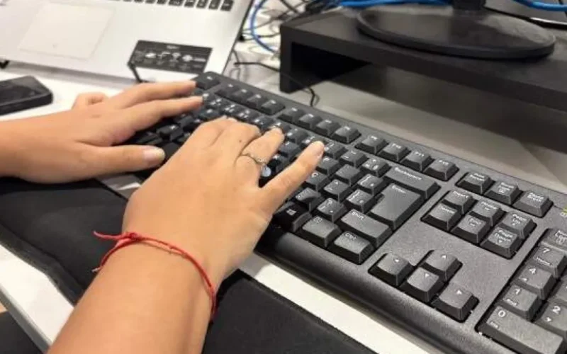Computador volta a crescer em lares; telefone fixo é raridade