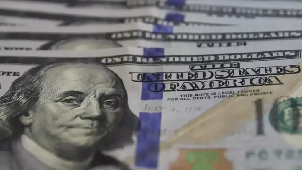 Dólar fecha semana estável a R$ 5,16 após queda de 0,76%
