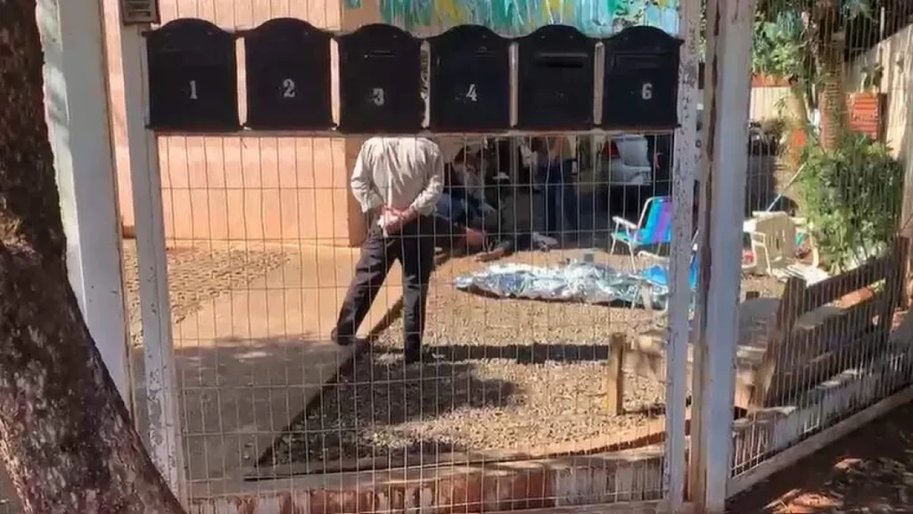 Discussão e bebedeira terminam com homem morto a facadas