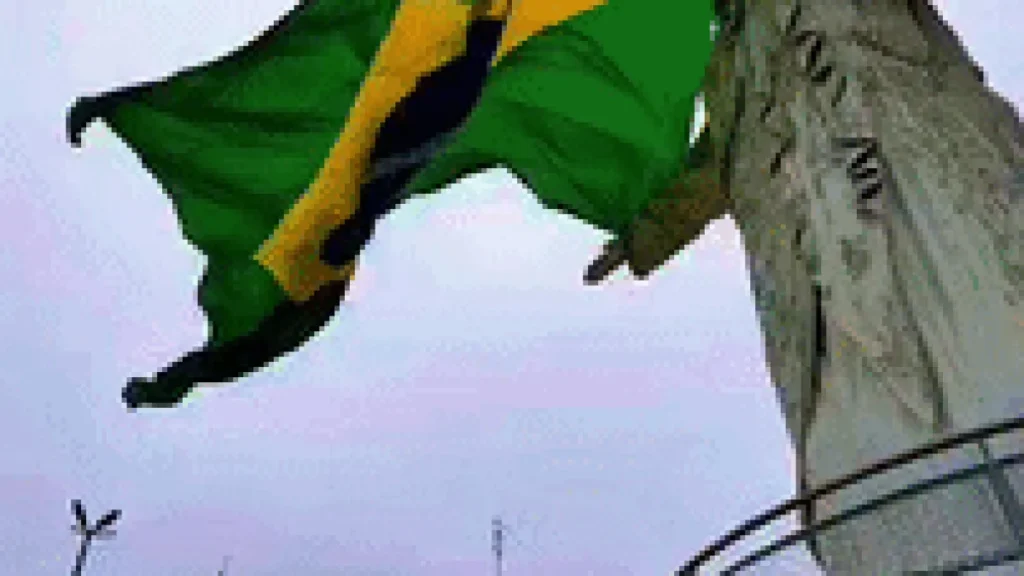 Cristo Rei do Pantanal ganha bandeirão do Brasil na Copa