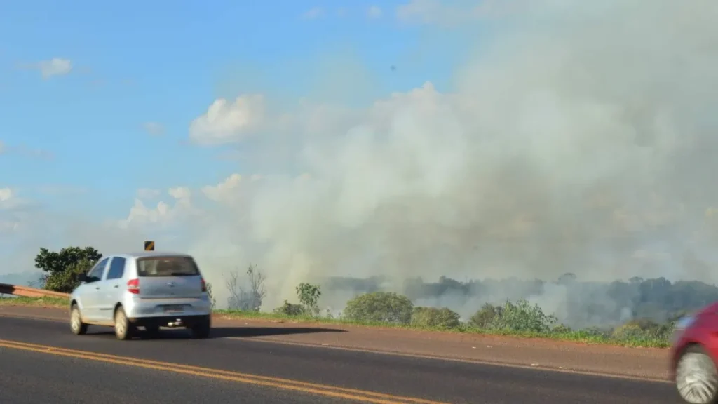 Fogo avança em Campo Grande com seca severa e risco de incêndios