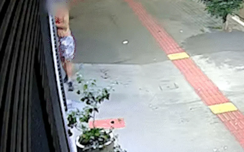 Homem é morto a facadas e corre sangrando por quadra em Campo Grande