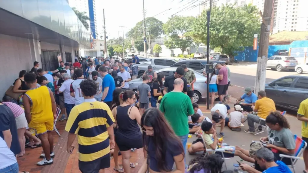 Mesmo sem Brasil, febre por figurinhas da Copa continua