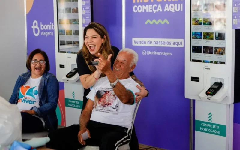 Idosos transformam memórias em poesia em oficina literária