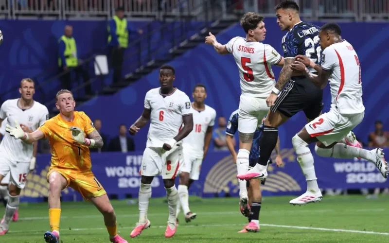 Argentina vira sobre Inglaterra no fim e vai à final da Copa