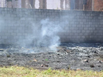 Bombeiros combatem três queimadas em uma manhã em Campo Grande