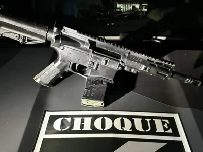 Fuzil americano M4 avaliado em R$ 40 mil é achado em avenida