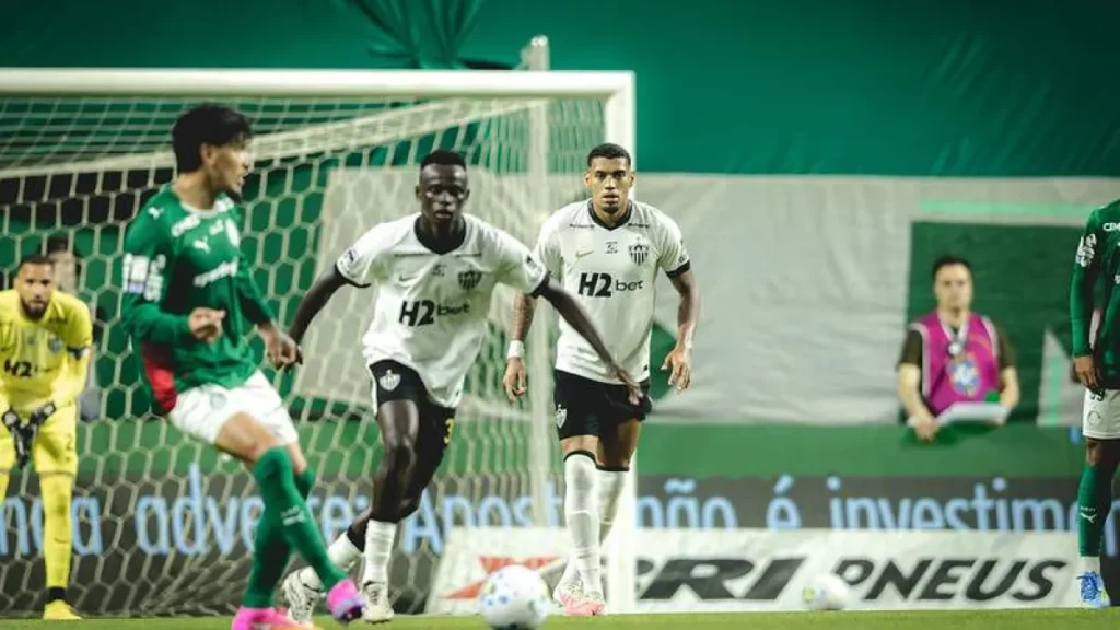 Atlético-MG vence Palmeiras e segura líder no Brasileirão
