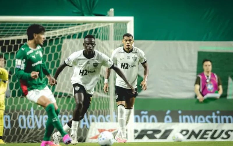 Atlético-MG vence Palmeiras e segura líder no Brasileirão