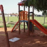 Praça sem placa e abandonada homenageia menino morto