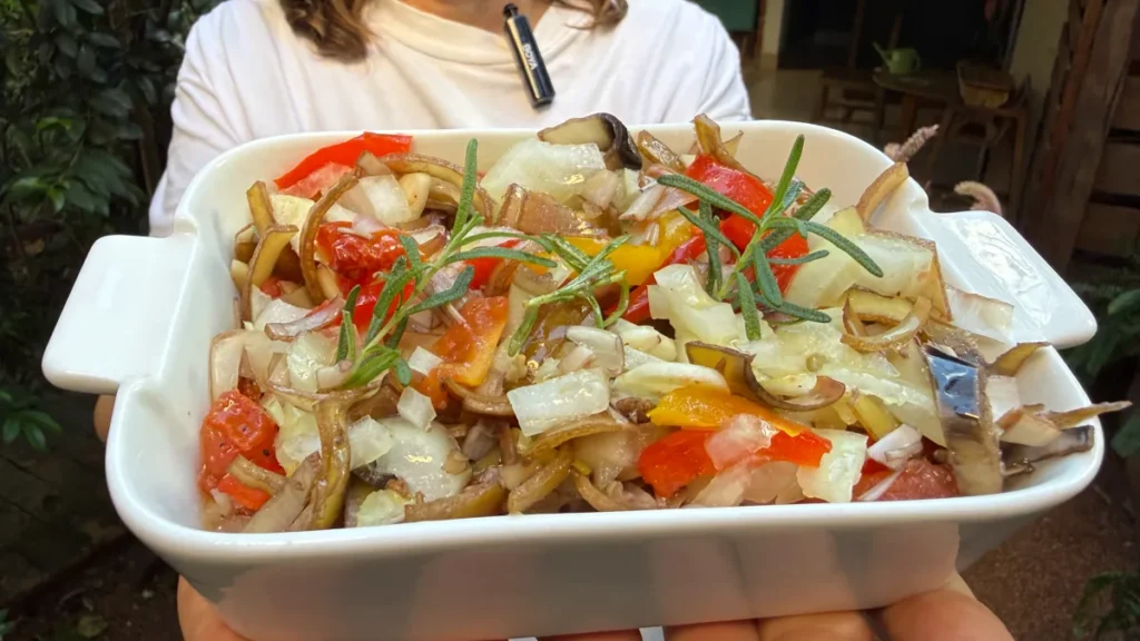 Coração da bananeira vira caponata e surpreende pelo sabor