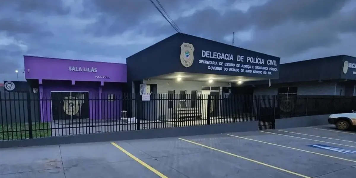 Jovem é morto com 10 tiros ao abrir portão de casa em MS