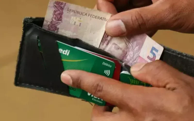 Brasileiros têm R$ 5,1 bi esquecidos em bancos; saque disponível