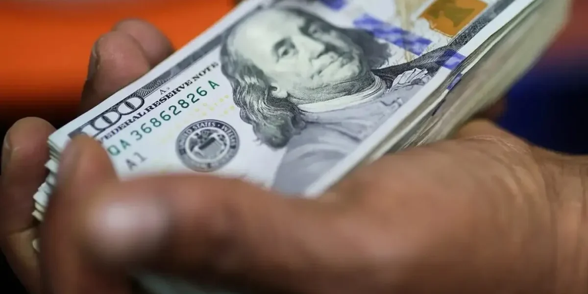 Dólar sobe a R$ 5,17 com inflação dos EUA e tensão no Oriente Médio