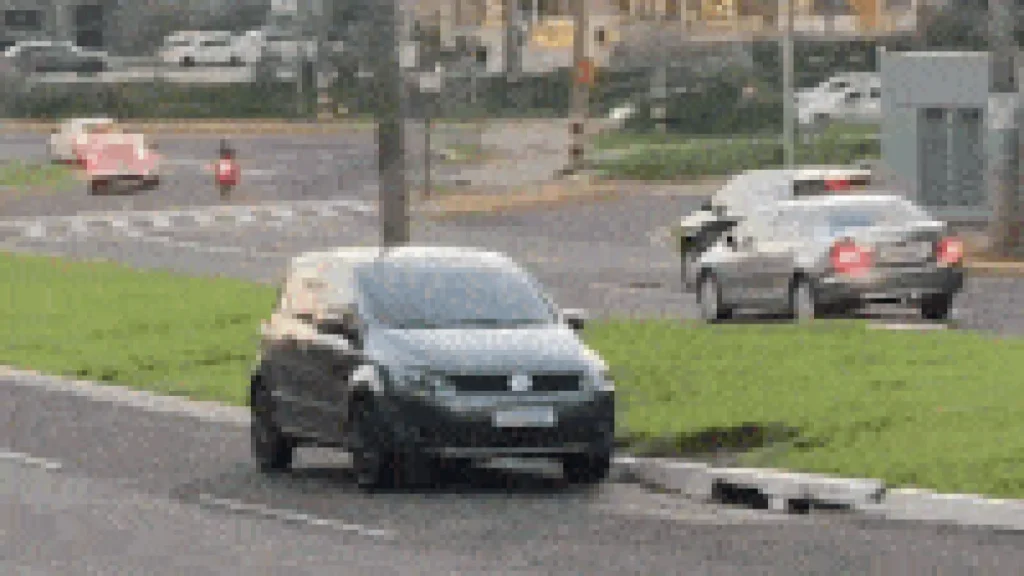 Fox estacionado no canteiro da Afonso Pena viraliza e gera revolta