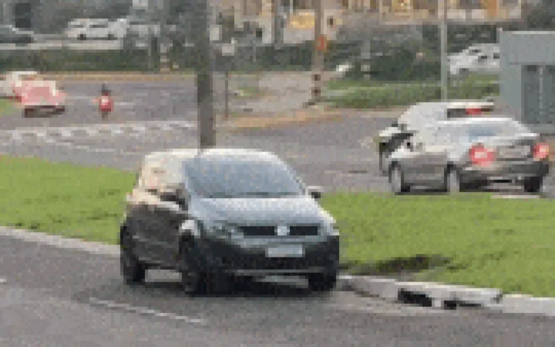 Fox estacionado no canteiro da Afonso Pena viraliza e gera revolta
