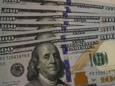 Dólar sobe a R$ 5,19 com saída de estrangeiros da B3
