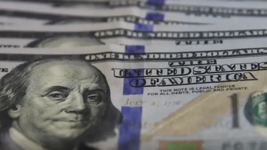 Dólar sobe a R$ 5,21 e fecha semana com alta de 1,88%